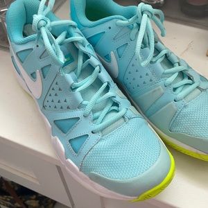 Nike turquoise court shoe size 10
